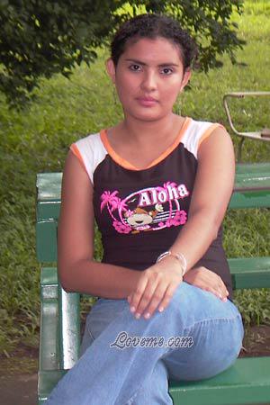 Karla, 82131, Managua, Nicaragua, women, Age: 25, Listening to music